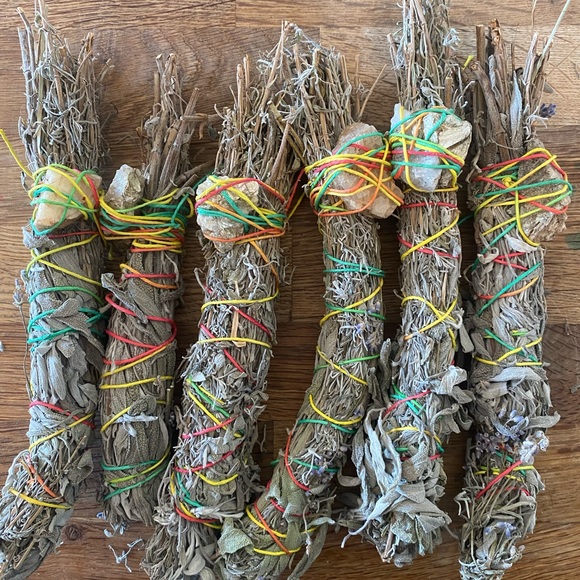 Homegrown handmade sage and lavender incense bundle with crystal quartz gift - Picture 3 of 7